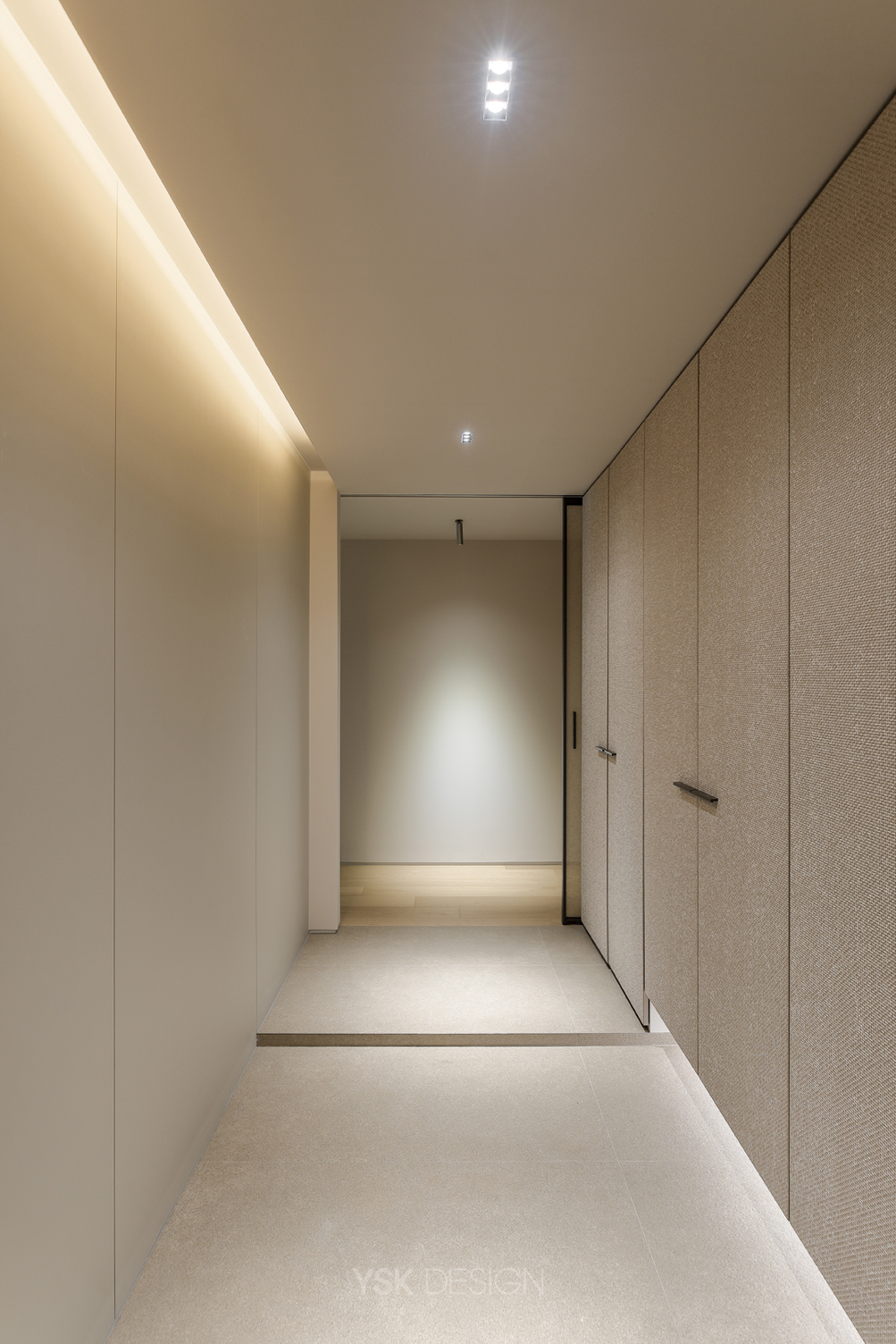 entrance 005.jpg