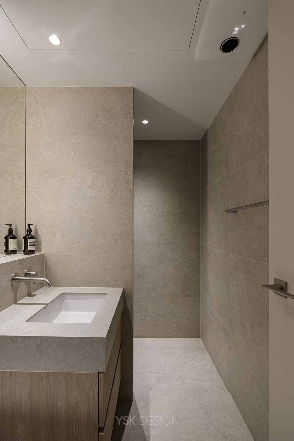 2 (12)_guestbath.jpg