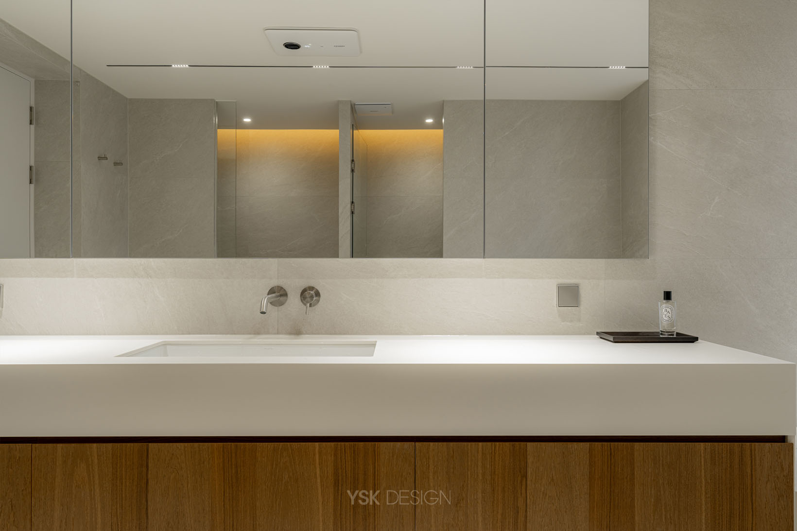 master bathroom 004.jpg