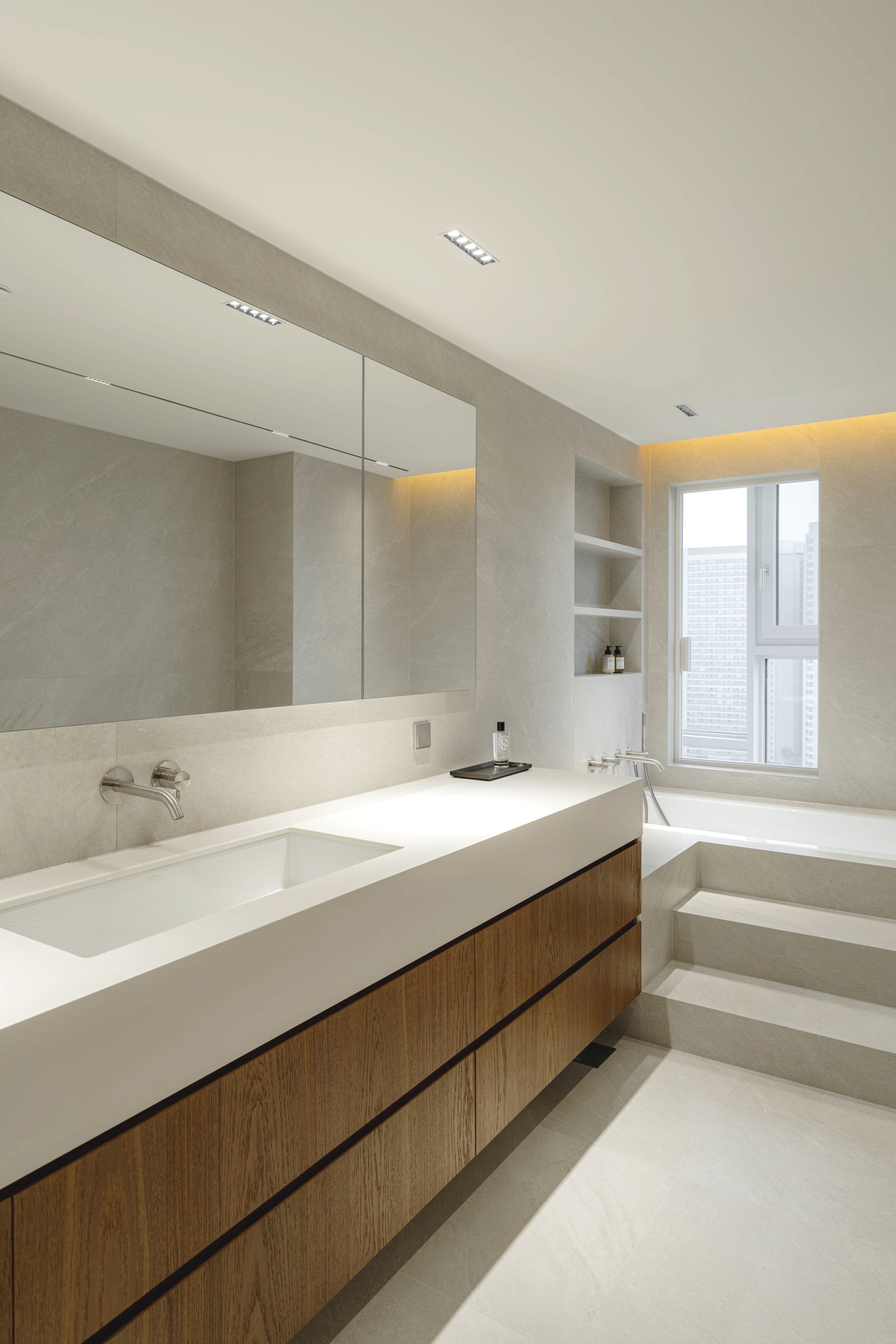 master bathroom 010.jpg