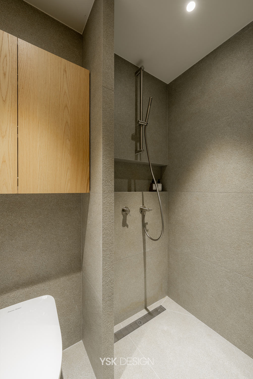 master bathroom 004.jpg