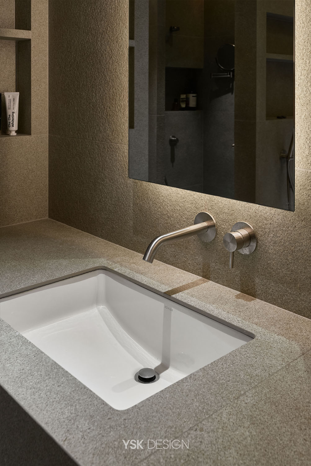 1 (111)_bathroom.jpg