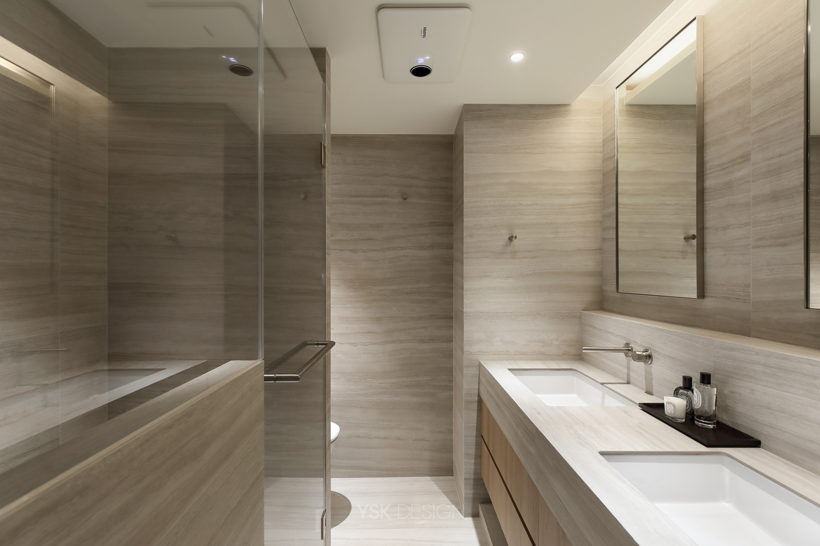 master bathroom 002.jpg
