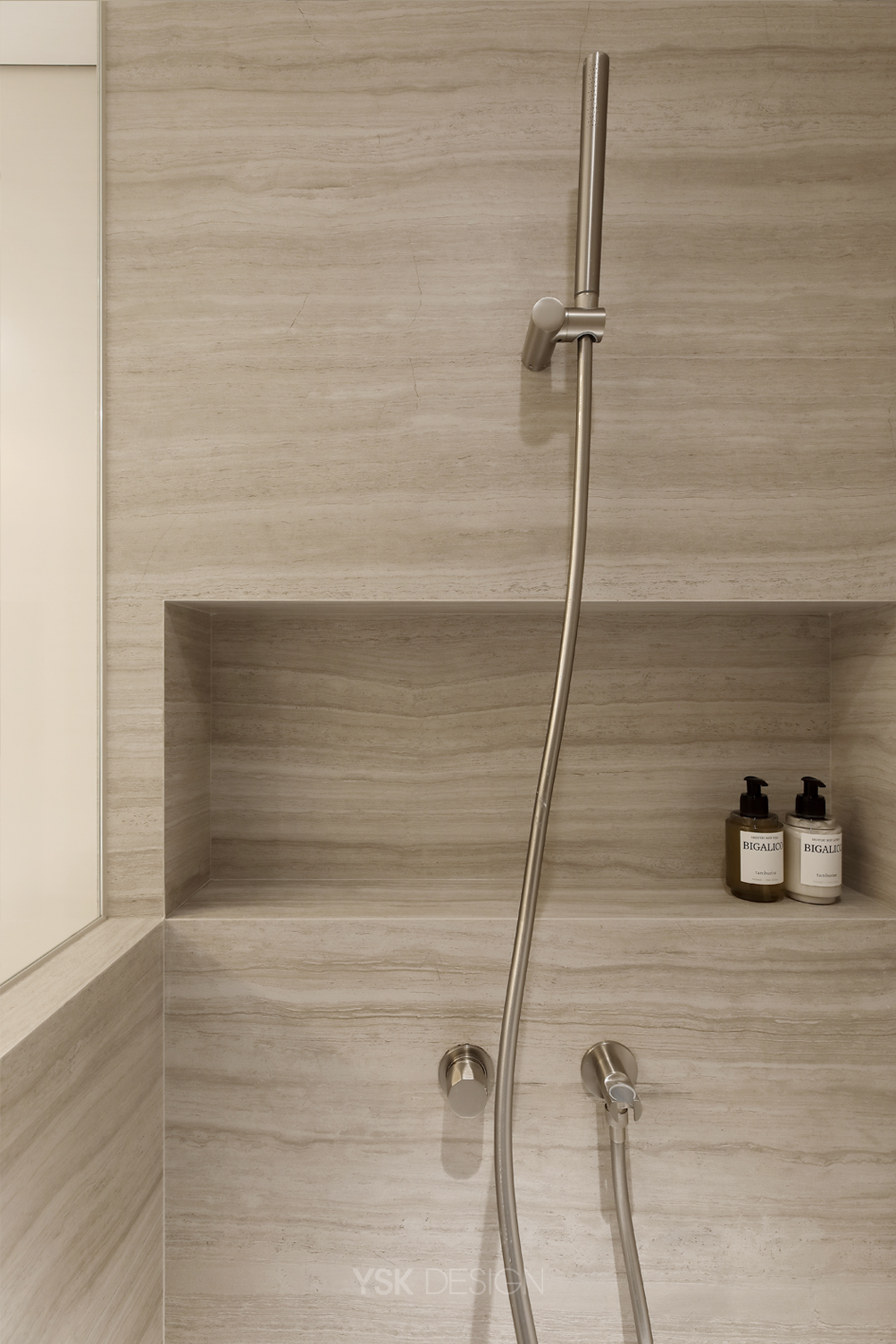 master bathroom 009.jpg