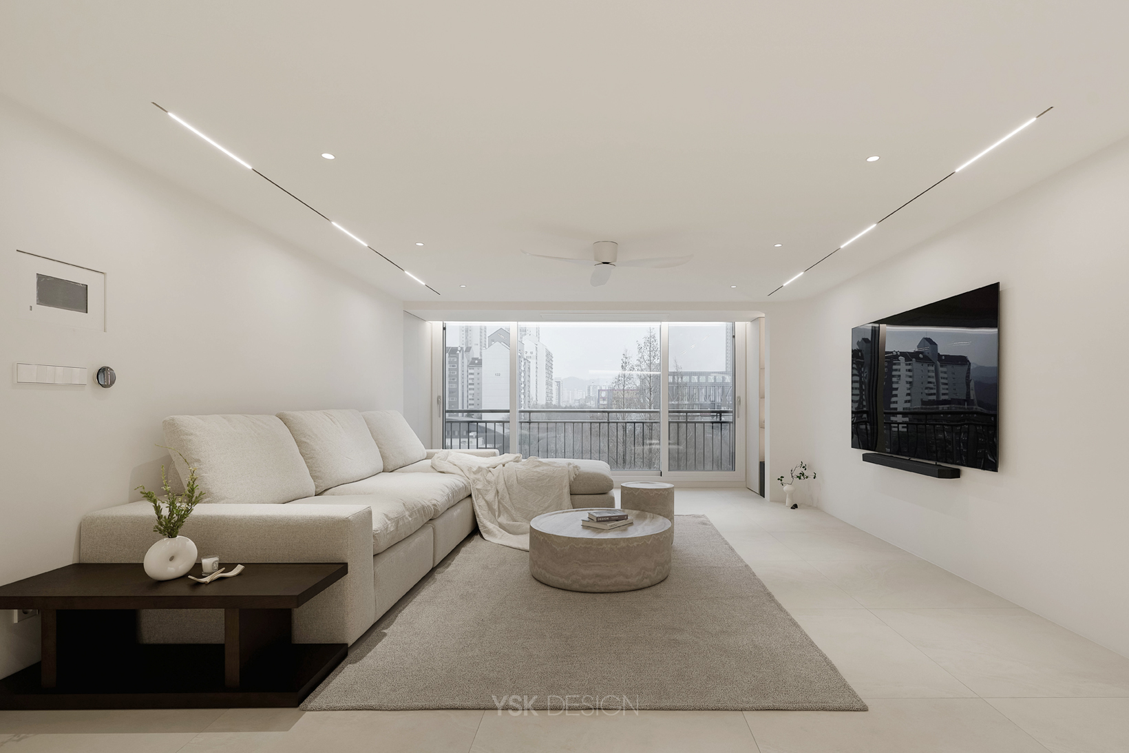 livingroom 002.jpg