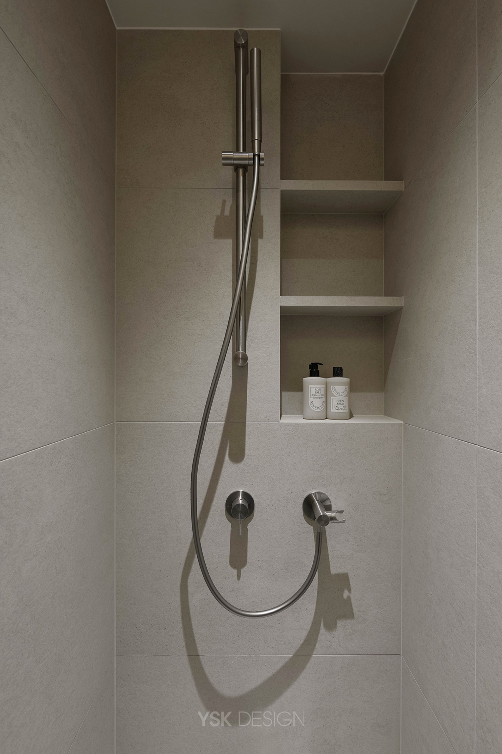 master bathroom 003.jpg