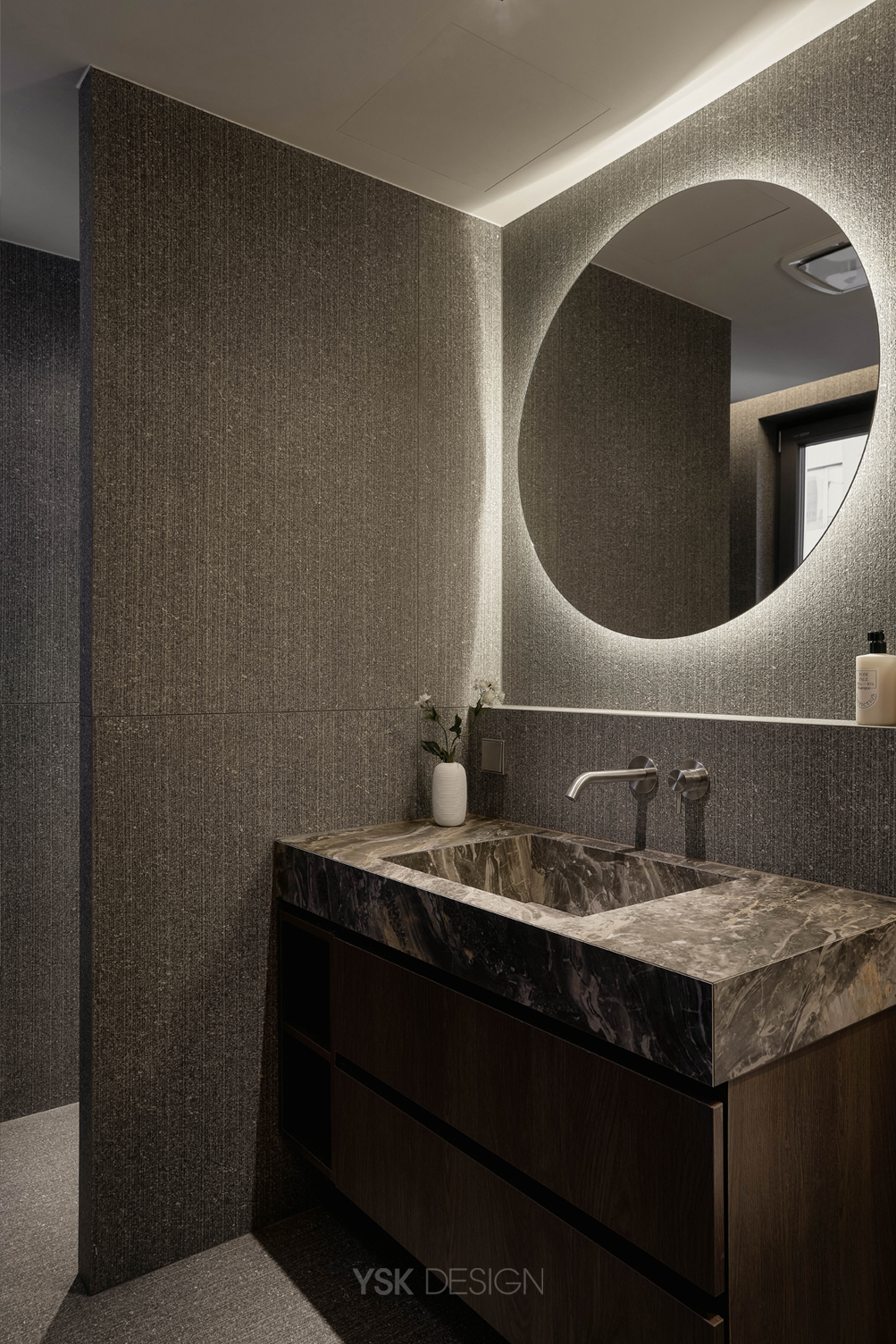 master bathroom 003.jpg